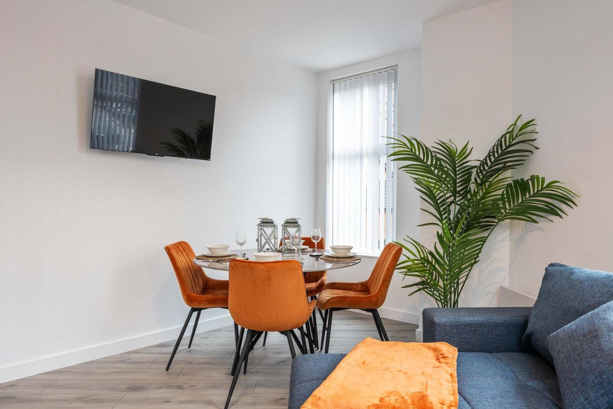 Inviting And Modern 2 Bedroom Walk To Centre *
