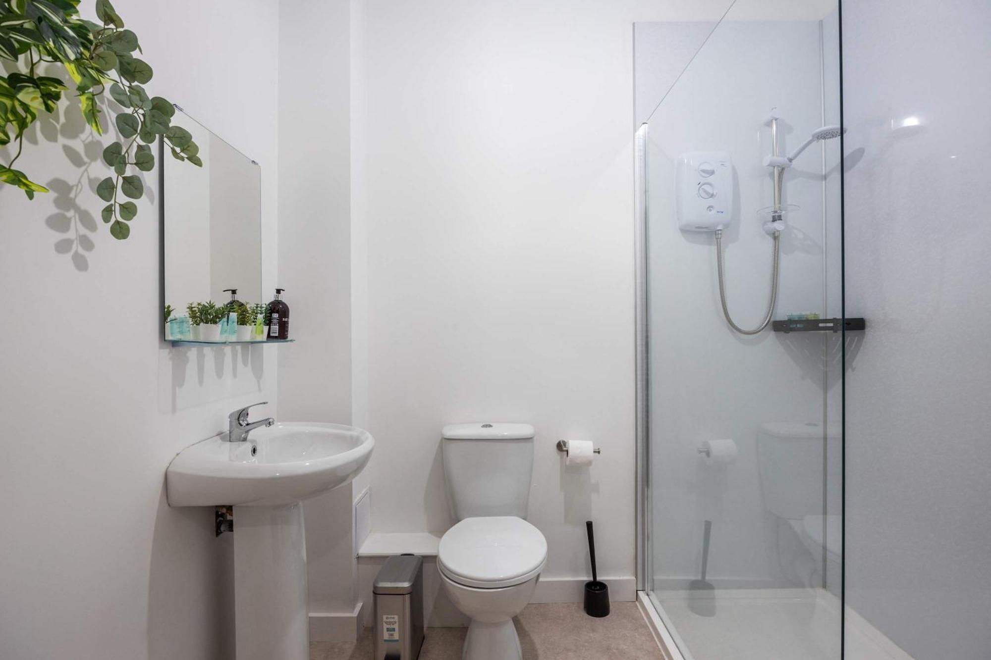 Holiday home Inviting And Modern 2 Bedroom Walk To Centre Belfast