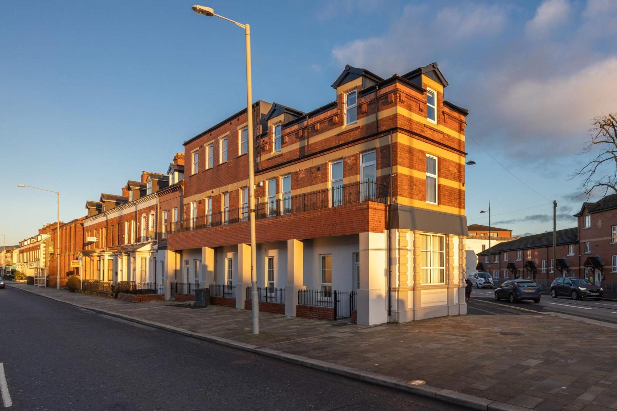Inviting And Modern 2 Bedroom Walk To Centre Holiday home